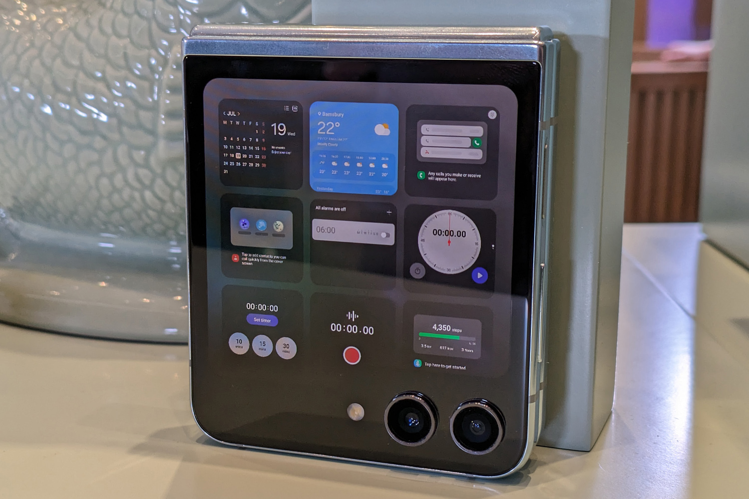 Samsung Galaxy Z Flip 5 hands-on widgets overview