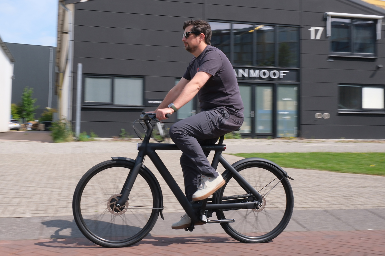 VanMoof S6 riding 6